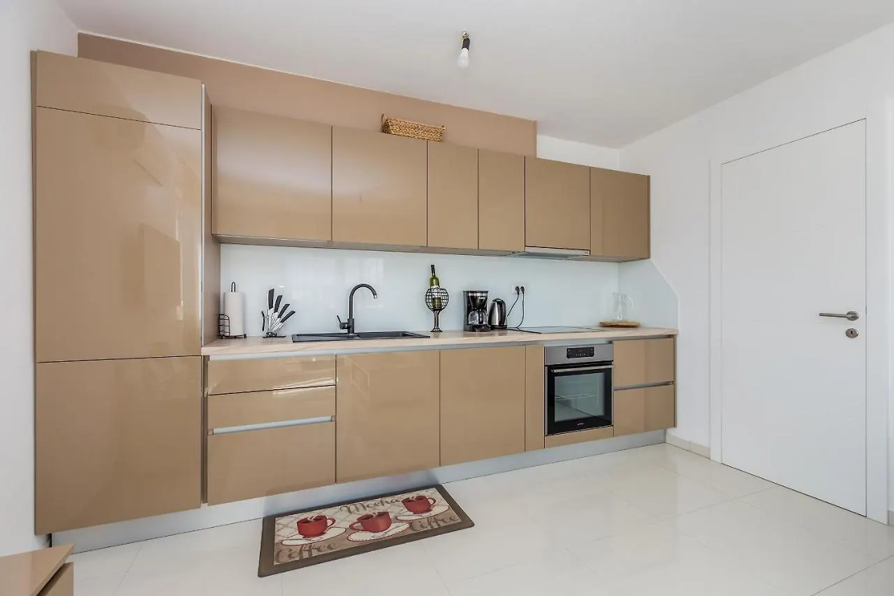 Apartment Laganini III Njivice