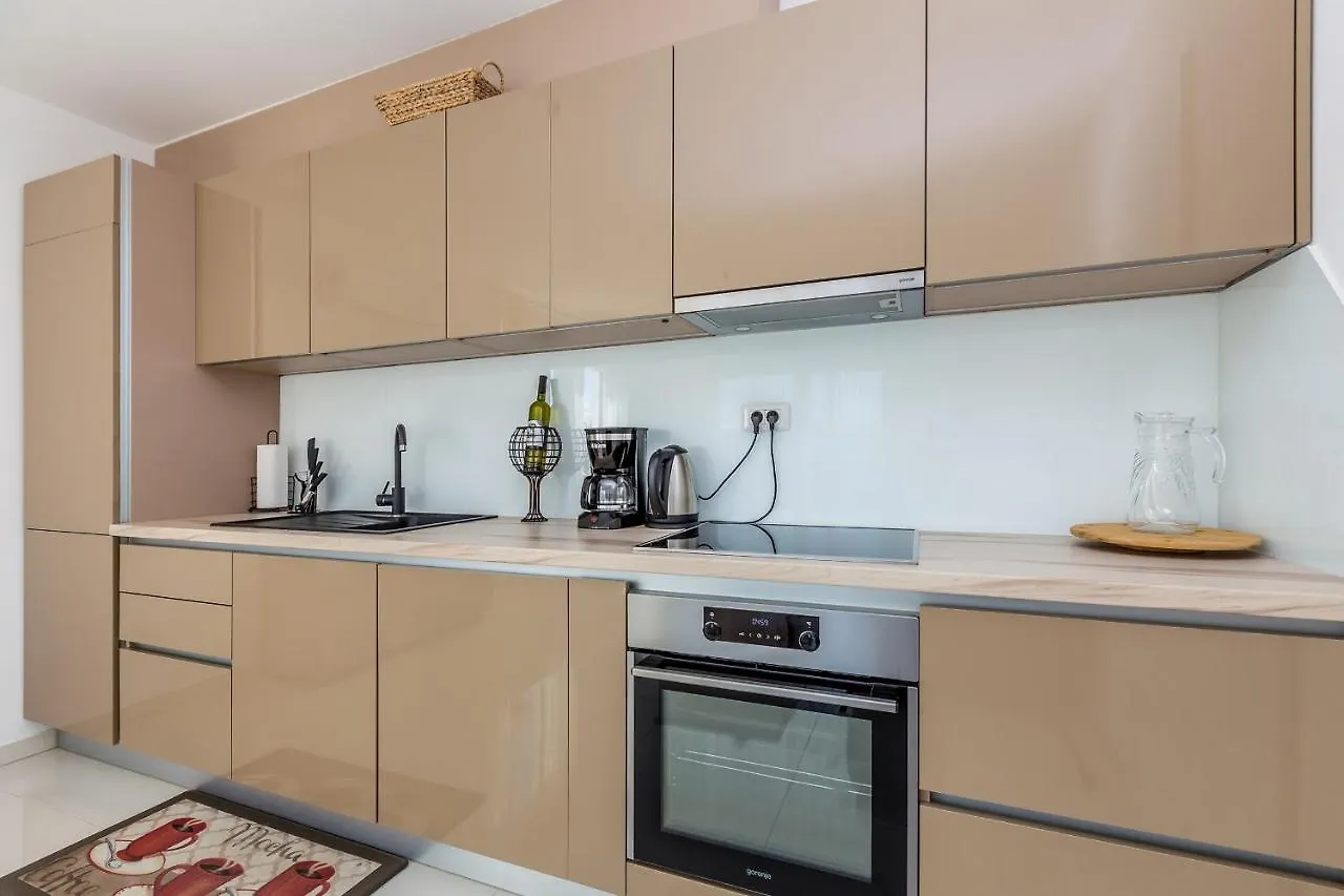 Apartment Laganini III Njivice